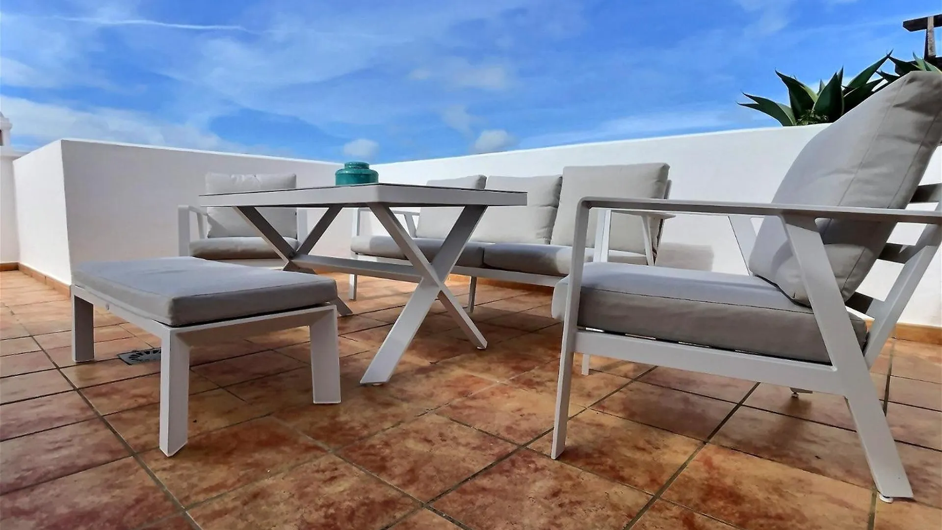 Superb 3-Bed Penthouse Minutes Drive To The Beach Buenas Noches Apartment