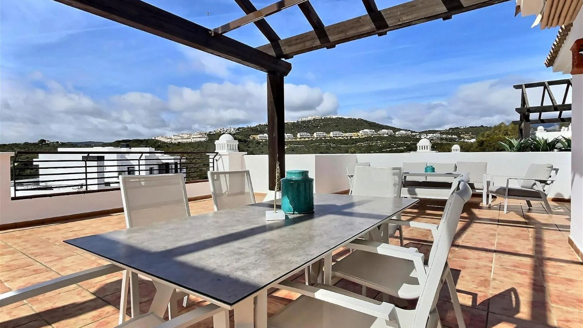 Superb 3-Bed Penthouse Minutes Drive To The Beach Buenas Noches 0*,