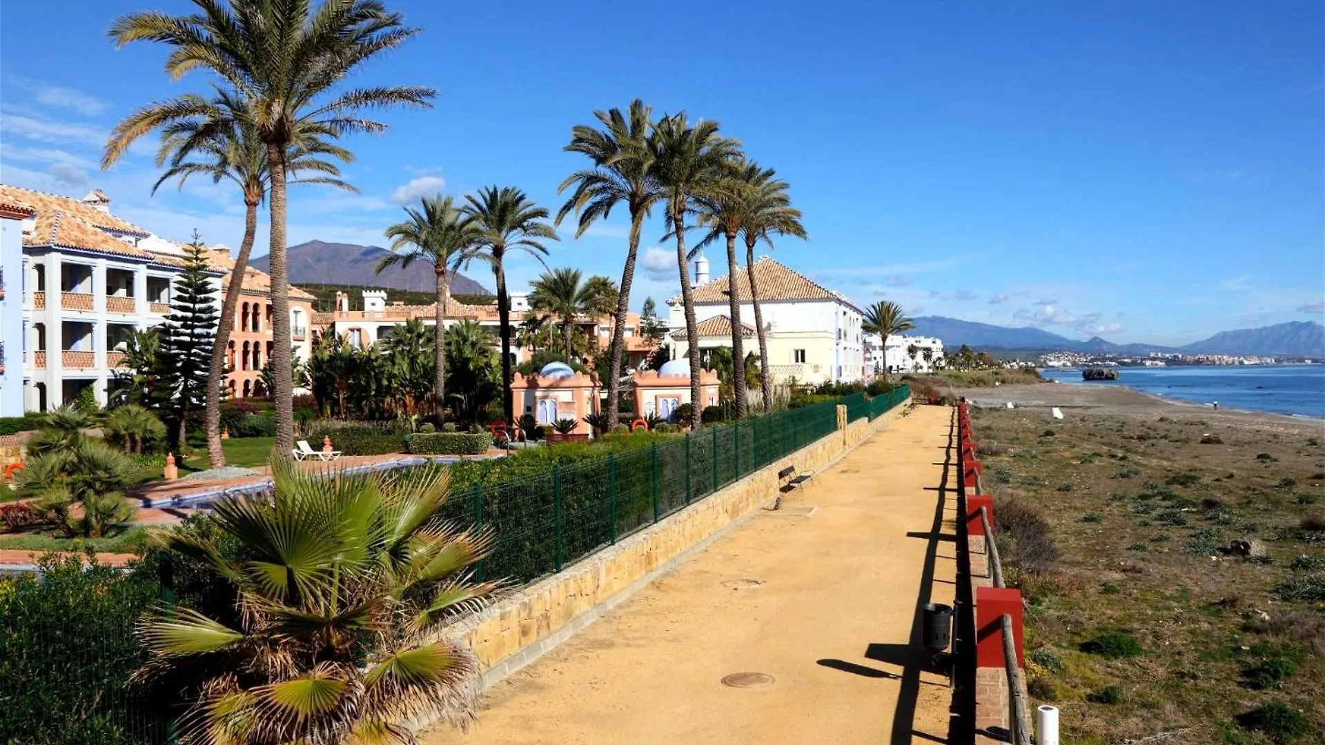 Superb 3-Bed Penthouse Minutes Drive To The Beach Buenas Noches Apartment