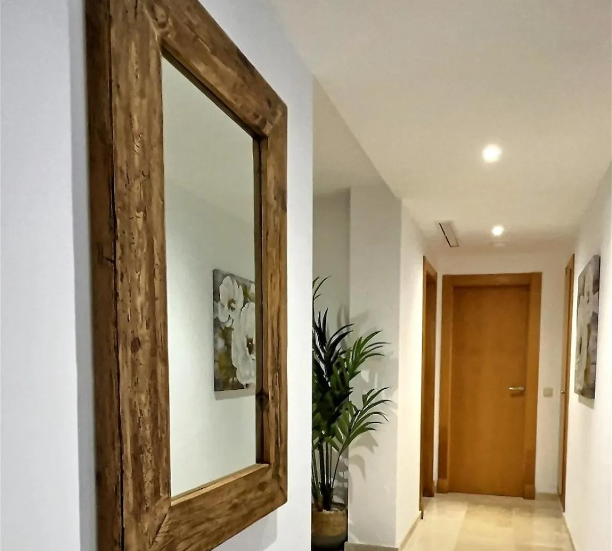 Apartment Superb 3-Bed Penthouse Minutes Drive To The Beach Buenas Noches