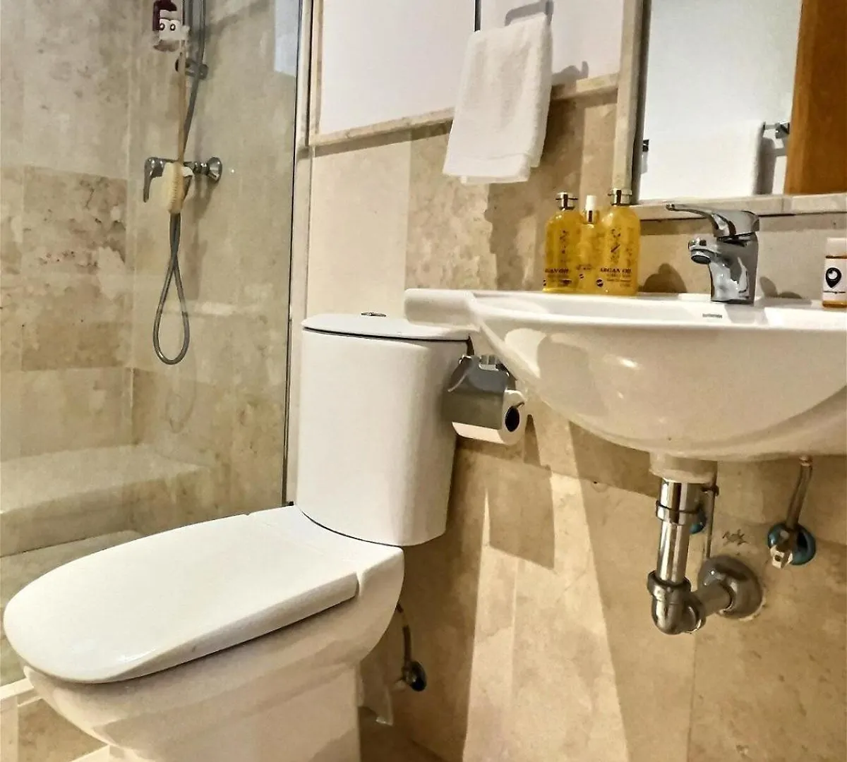 Apartment Superb 3-Bed Penthouse Minutes Drive To The Beach Buenas Noches