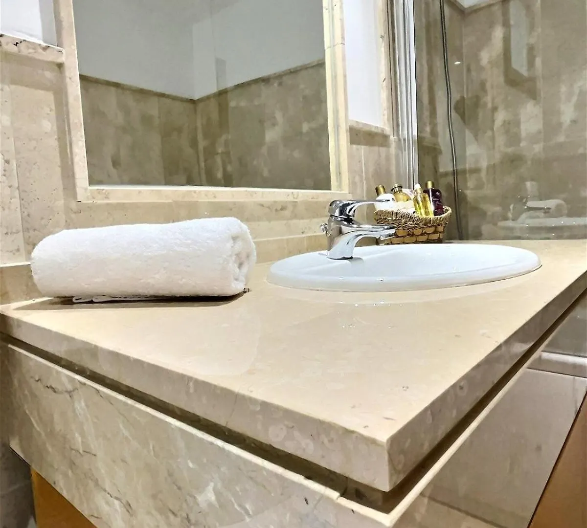 Superb 3-Bed Penthouse Minutes Drive To The Beach Buenas Noches Apartment