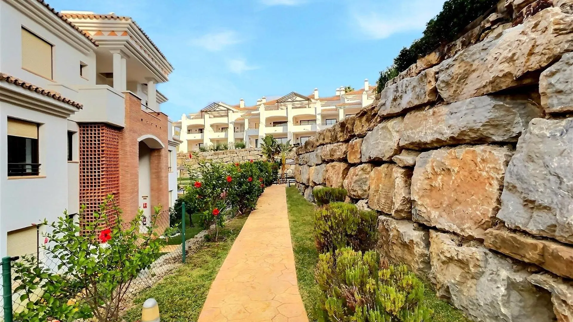 Superb 3-Bed Penthouse Minutes Drive To The Beach Buenas Noches 0*,  Spain