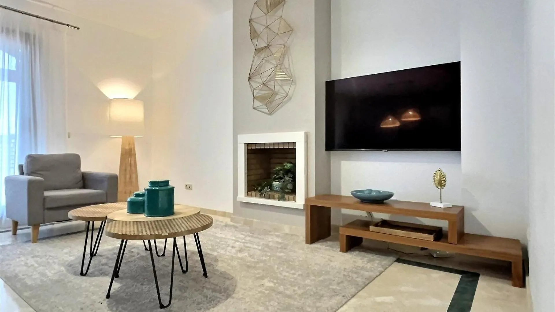 Superb 3-Bed Penthouse Minutes Drive To The Beach Buenas Noches Apartment