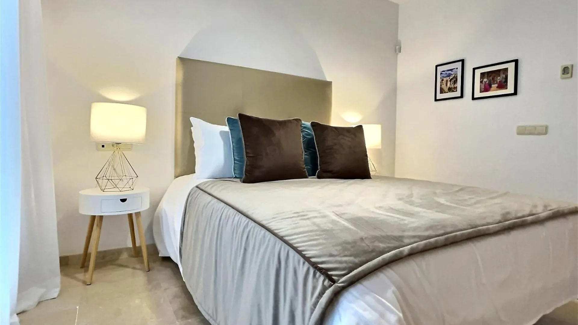 Superb 3-Bed Penthouse Minutes Drive To The Beach Buenas Noches
