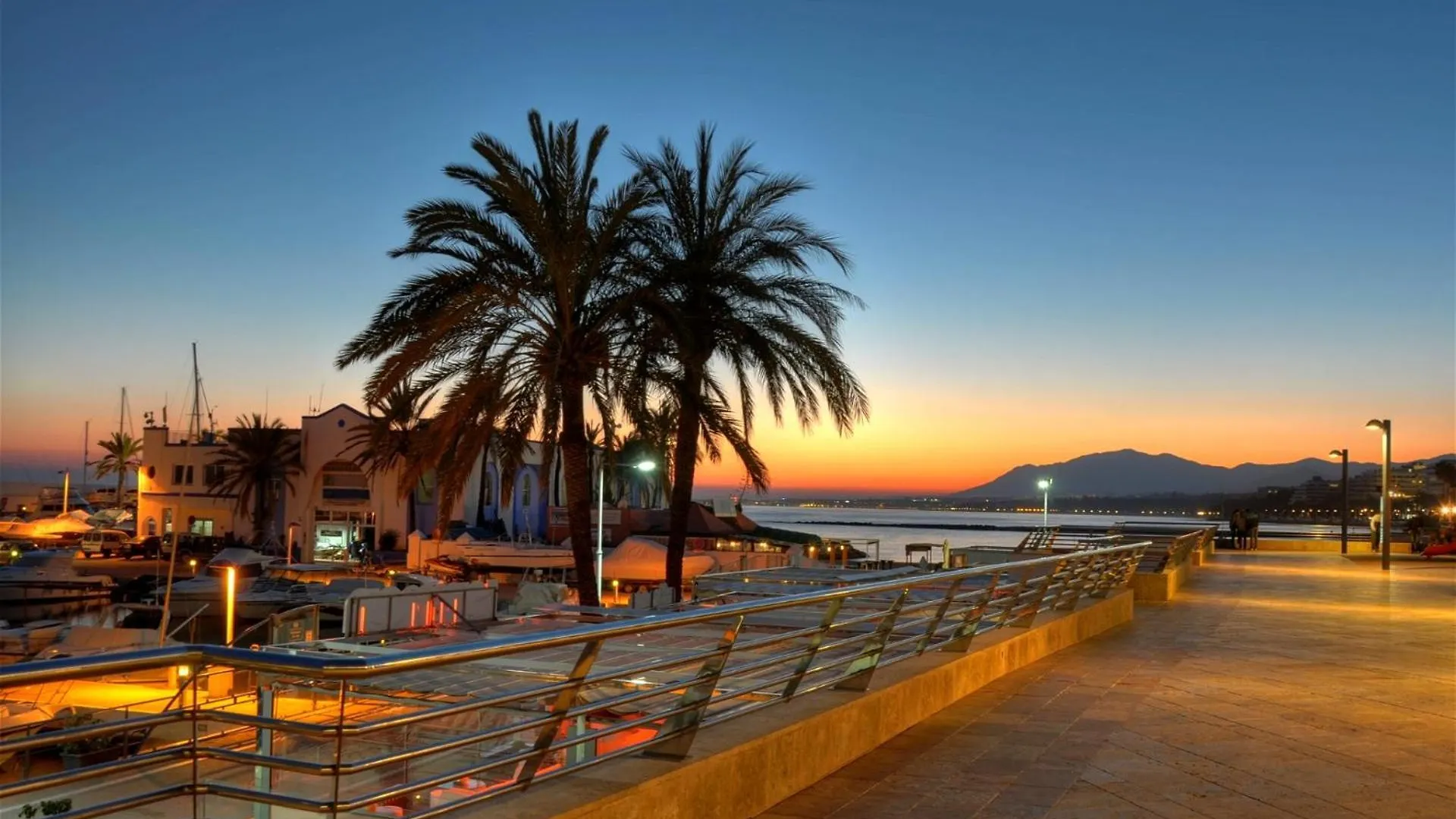 Superb 3-Bed Penthouse Minutes Drive To The Beach Buenas Noches Apartment
