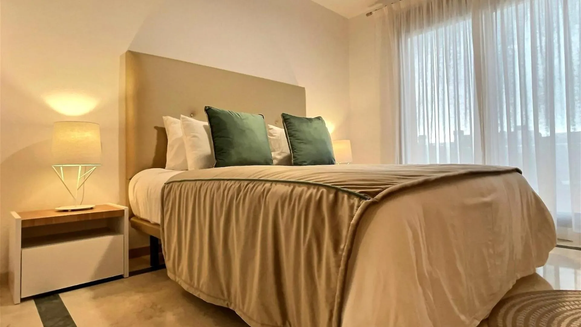 Superb 3-Bed Penthouse Minutes Drive To The Beach Buenas Noches