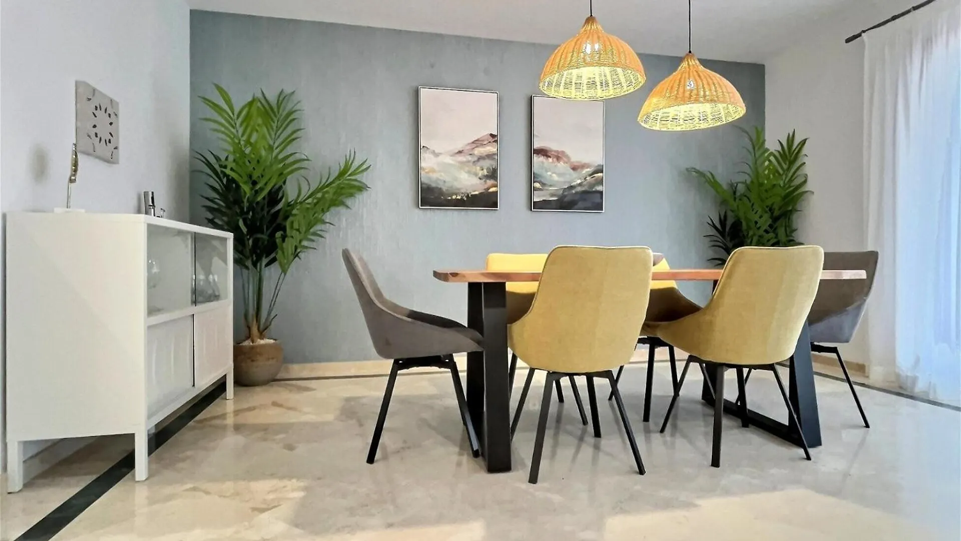 Superb 3-Bed Penthouse Minutes Drive To The Beach Buenas Noches 0*,  Spain