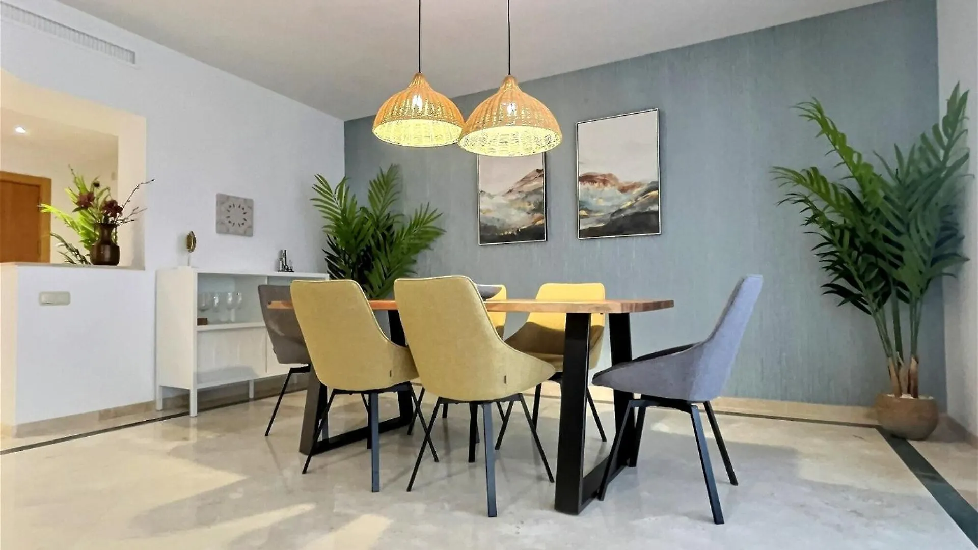 Apartment Superb 3-Bed Penthouse Minutes Drive To The Beach Buenas Noches