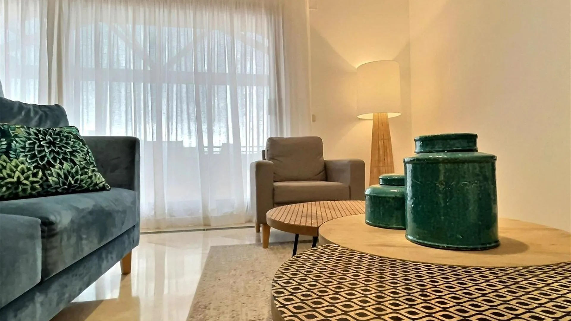 Superb 3-Bed Penthouse Minutes Drive To The Beach Buenas Noches Apartment