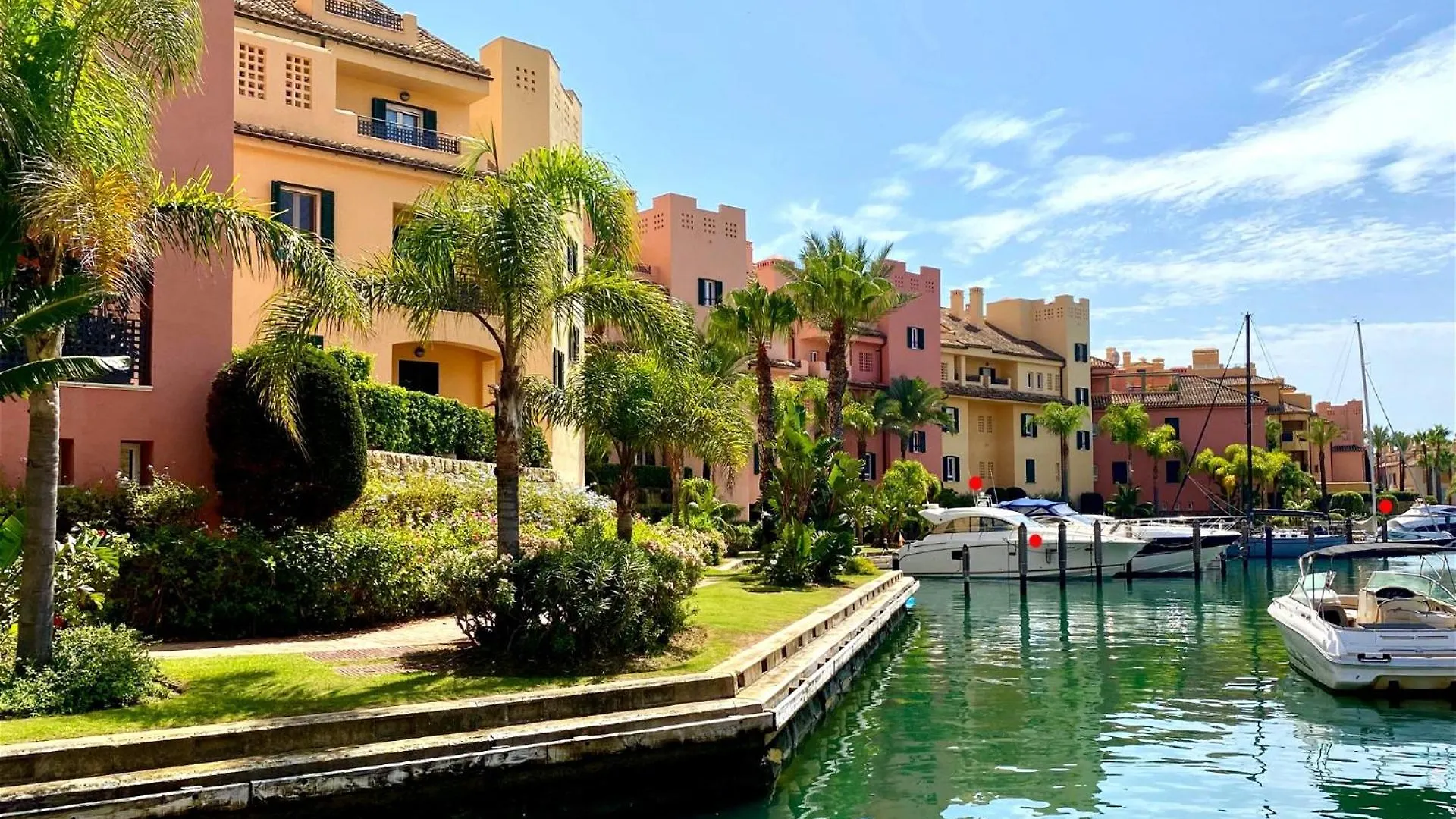 Apartment Superb 3-Bed Penthouse Minutes Drive To The Beach Buenas Noches Spain