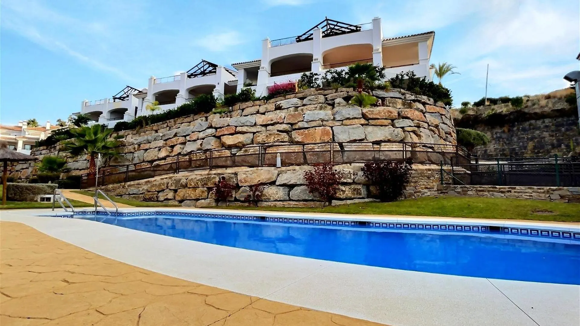 Apartment Superb 3-Bed Penthouse Minutes Drive To The Beach Buenas Noches