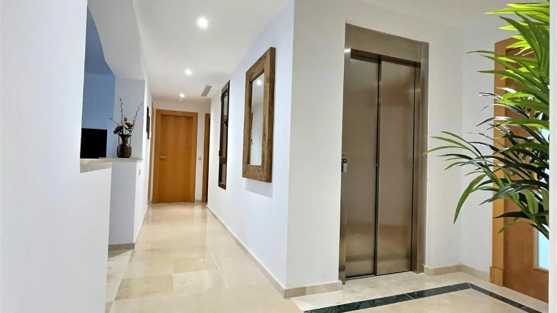 Apartment Superb 3-Bed Penthouse Minutes Drive To The Beach Buenas Noches