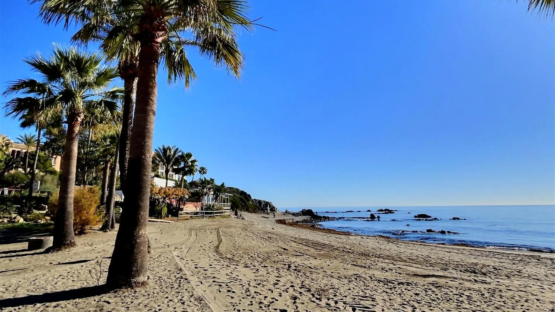 Superb 3-Bed Penthouse Minutes Drive To The Beach Buenas Noches