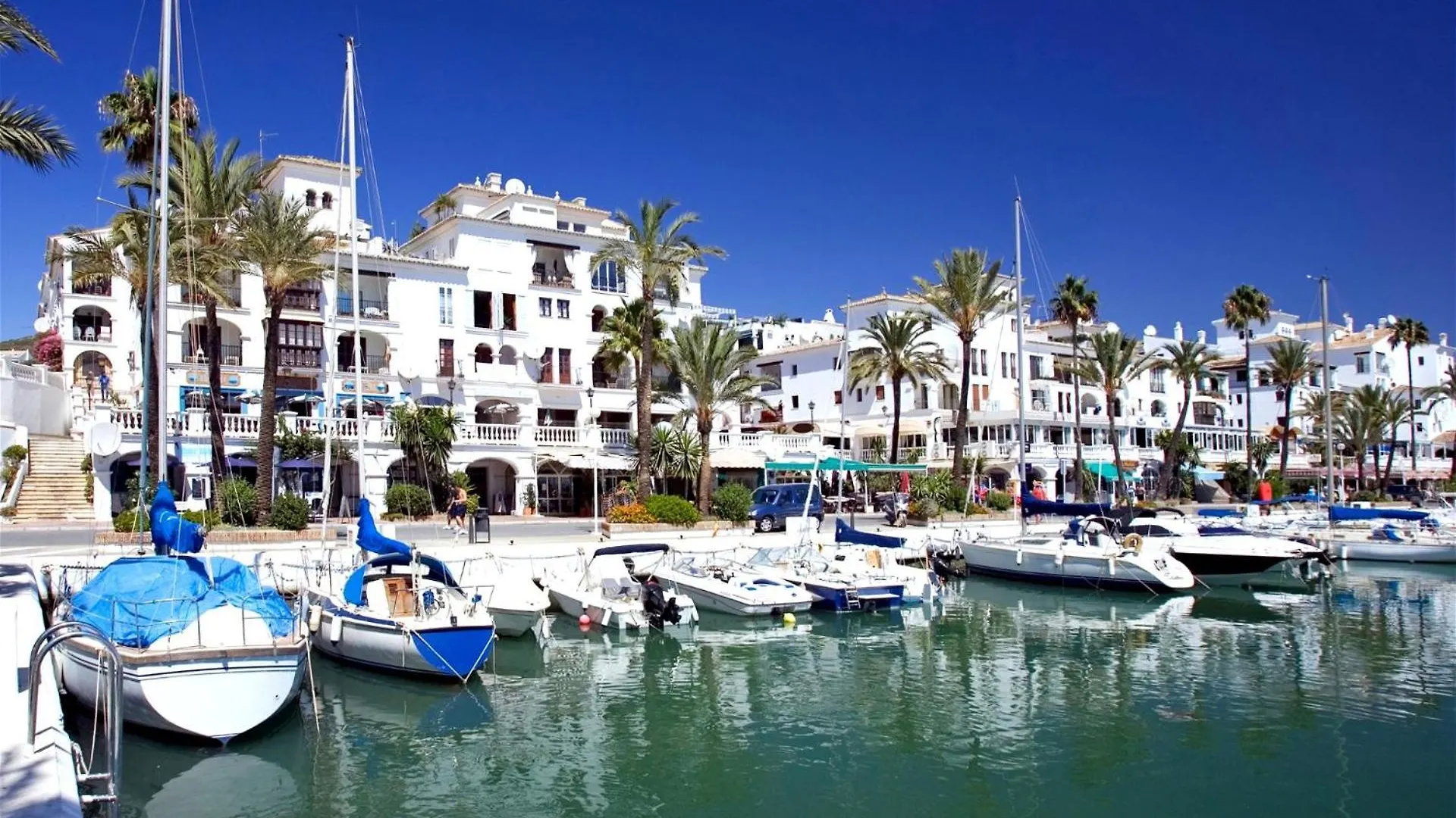 Superb 3-Bed Penthouse Minutes Drive To The Beach Buenas Noches